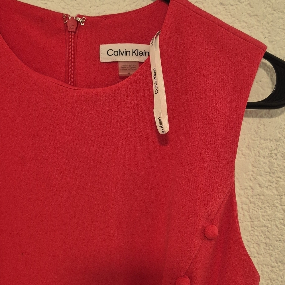Elegant Red Sleeveless Dress - Picture 7 of 8